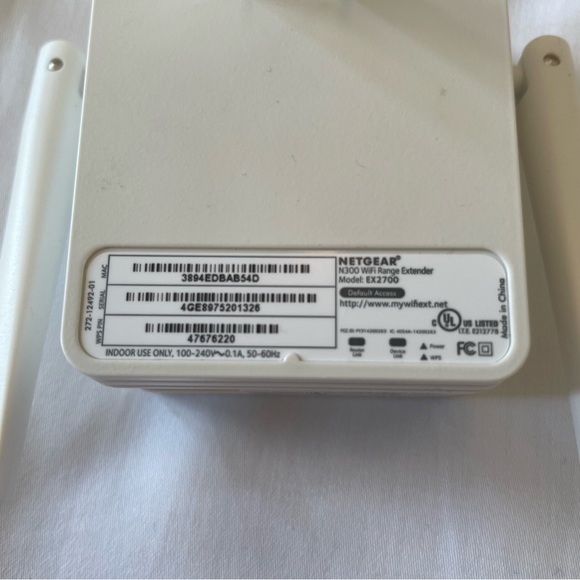 NETGEAR EX2700 – N300 WiFi Range Extender Essentials Edition - Picture 5 of 8